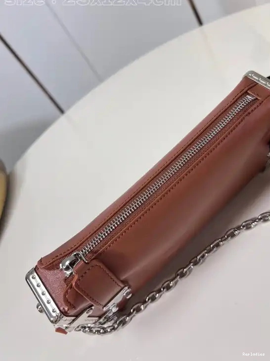 Repzbay Vuitton Trunk-23*12*4CM Slim Louis 0511